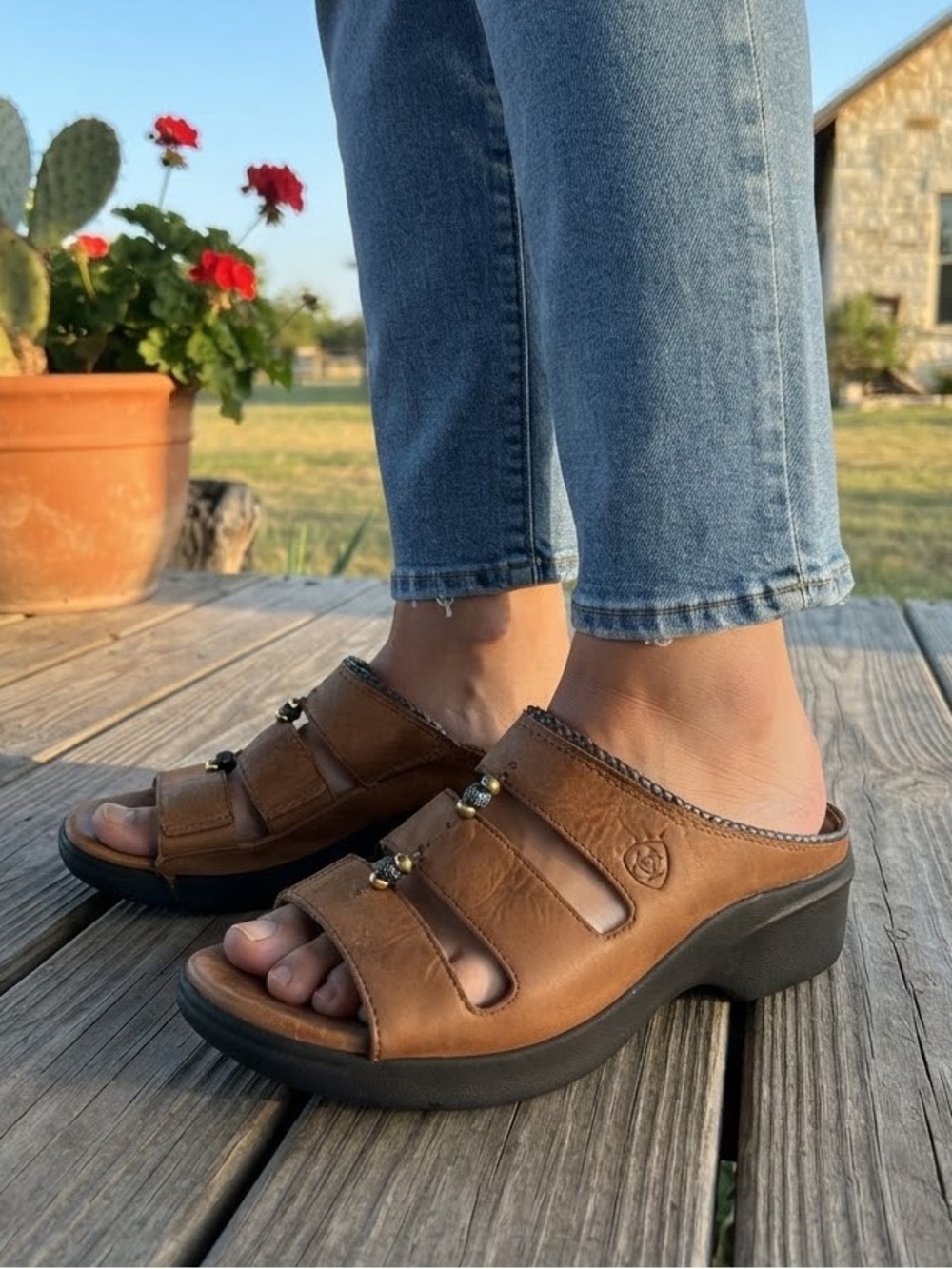 Ariat Bridgeport leather sandals comfort 8 western beaded slip on cushion clog
